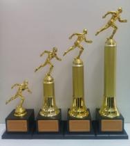 Kit com 4 troféus de atletismo (20 cm, 31 cm, 37 cm, 43 cm). Kit com 4 troféus de atletismo (20 cm, 31 cm, 37 cm, 43 cm).