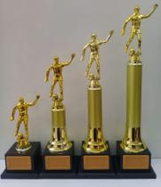 Kit com 4 troféus de futebol (23 cm, 34 cm, 40 cm, 46 cm). Kit com 4 troféus de futebol (23 cm, 34 cm, 40 cm, 46 cm).
