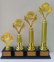 Kit com 4 troféus de Honra ao Mérito (23 cm, 34 cm, 40 cm, 46 cm). Kit com 4 troféus de Honra ao Mérito (23 cm, 34 cm, 40 cm, 46 cm).