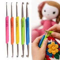 Kit com 5 agulhas para crochê tricô amigurumi duas pontas medidas diferentes cabo emborrachado Kit com 5 agulhas para crochê tricô amigurumi duas pontas medidas diferentes cabo emborrachado