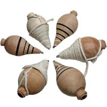 Kit Com 6 Piões Madeira Com Ponta Arredondada Brinquedo Antigo Retrô Acompanha Fieira Clássico Divertido Festa Junina Brincadeiras Kit Com 6 Piões Madeira Com Ponta Arredondada Brinquedo Antigo Retrô Acompanha Fieira Clássico Divertido Festa Junina Brincadeiras