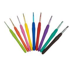 Kit Com 9 Agulhas De Crochê Coloridas Cabo Emborrachado DIY Kit Com 9 Agulhas De Crochê Coloridas Cabo Emborrachado DIY