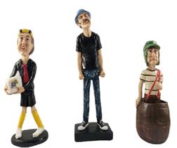 Kit com chaves no barril, seu madruga bravo e kiko em resina Kit com chaves no barril, seu madruga bravo e kiko em resina