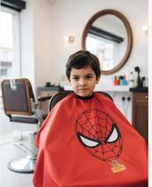 Kit Com Duas Capas Para Cortar Cabelo Infantil Homem Aranha & Superman Kit Com Duas Capas Para Cortar Cabelo Infantil Homem Aranha & Superman