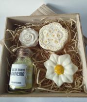 Kit com sabonetes e um sais de banho na fragrância Calêndula, Família olfativa Floral