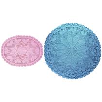 Kit com Tapete de Crochê Corações 1,18 Metros Azul Bebê e Tapete de Crochê Oval Flor Ciranda de Coração N6 p/ Decoração