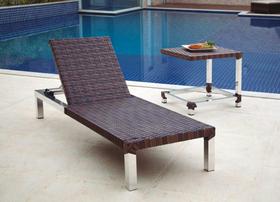 Kit com uma espreguiçadeira + mesinha lateral para piscina e jardim