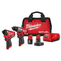 Kit combinado de furadeira sem fio e acionador de impacto Milwaukee M12 FUEL 12V com 2 baterias e bolsa