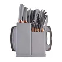 Kit Completo de Cozinha 19 Utensílios com Cabo de Madeira e Silicone Tábua de Corte Inclusa Kit Completo de Cozinha 19 Utensílios com Cabo de Madeira e Silicone Tábua de Corte Inclusa
