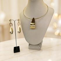 Kit Conjunto Chocker + Brincos Banhados Ouro ou Prata Cor:Infinito Dourado - Genérica Kit Conjunto Chocker + Brincos Banhados Ouro ou Prata Cor:Infinito Dourado - Genérica