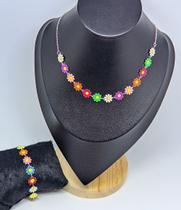 Kit Conjunto Colar choker + Pulseira Flor Girassol Margaridas Branca Colorida Folheado Prata Inspiração Inspiração moda Kit Conjunto Colar choker + Pulseira Flor Girassol Margaridas Branca Colorida Folheado Prata Inspiração Inspiração moda