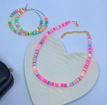 Kit Conjunto Colar e Brincos Miçangas Disco Disquinhos Fimo Coloridos Borracha Choker Moda Praia VerãoTendência Kit Conjunto Colar e Brincos Miçangas Disco Disquinhos Fimo Coloridos Borracha Choker Moda Praia VerãoTendência