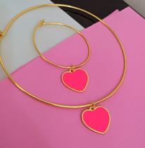 Kit Conjunto Colar e Pulseira Elo Aro com Pingente Medalha Coração Liso Folheado Ouro 18k Tendência Moda 2023