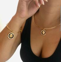 Kit Conjunto Colar e Pulseira Feminino Elo Aro Liso com Pingente Medalha Redonda Leão Onça Folheado Ouro Preto Branco