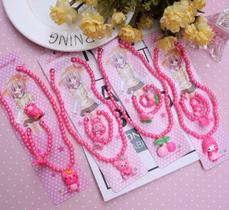 Kit Conjunto Infantil Colar e Pulseira Anel Miçangas Pérola Colorida Pingente Urso Coelho Flor Sereia Doce Borboleta
