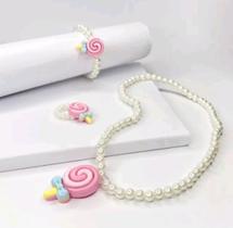 Kit Conjunto Infantil Colar e Pulseira Anel Miçangas Pérola Colorida Pingente Urso Coelho Flor Sereia Doce Borboleta