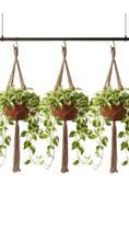 Kit contendo 3 Suportes para Plantas feitos em Macramê com Miçangas, Presente Decorativo Pendurável Kit contendo 3 Suportes para Plantas feitos em Macramê com Miçangas, Presente Decorativo Pendurável