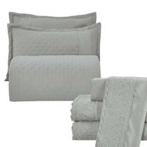 Kit Coordenado Grécia Cobre Leito + Jogo De Cama Queen Bordado Inglês 300 Fios - 7 Peças - Cinza Kit Coordenado Grécia Cobre Leito + Jogo De Cama Queen Bordado Inglês 300 Fios - 7 Peças - Cinza