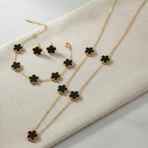 Kit Cordão + Pulseira + par de Brincos Trevo Preto Feminino - Banhado a Ouro 18k