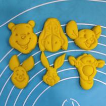 Kit Cortador Biscoito Ursinho Pooh com 6 Personagens Kit Cortador Biscoito Ursinho Pooh com 6 Personagens