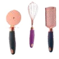 Kit Cozinha Fácil Batedor De Ovos Fouet, Ralador e Cortador de Pizza Rose Paramount Kit Cozinha Fácil Batedor De Ovos Fouet, Ralador e Cortador de Pizza Rose Paramount