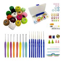 Kit Crochê Completo 8 Agulhas Cabo Emborrachado 8 Agulhas Finas 16 Mini Novelos de Linhas Coloridas