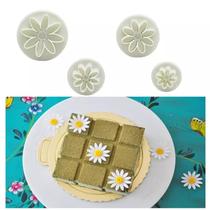 Kit De 4 Cortadores Com Ejetor Formato Flor Margarida Para Pasta Americana E Biscuits Confeitaria e Cozinha Kit De 4 Cortadores Com Ejetor Formato Flor Margarida Para Pasta Americana E Biscuits Confeitaria e Cozinha