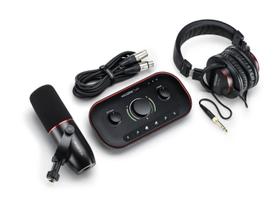 KIT de Áudio Focusrite Vocaster Two Studio C/ Microfone+Fone