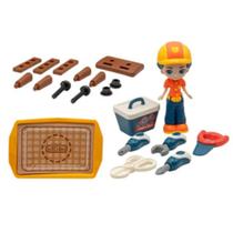 Kit de Boneca com Acessórios - Jardineira e Mecânico Kit de Boneca com Acessórios - Jardineira e Mecânico