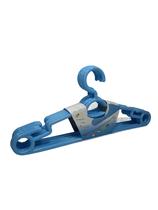 Kit de cabides em plastico com 5 pecas Kit de cabides em plastico com 5 pecas