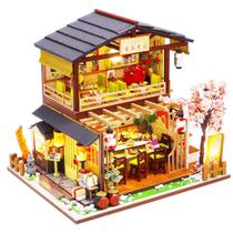 Kit de casa de bonecas Roroom DIY em miniatura e móveis, mini casa de bonecas 3D de madeira, modelo artesanal em estilo japonês com capa protetora e movimento musical, ideia criativa de quarto para presente de aniversário de Dia dos Namorados M2011