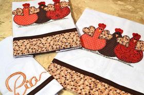 Kit de Cozinha Bordado Patchwork - Trio de Galinhas