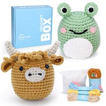 Kit de crochê CrochetBox para iniciantes em Highland Cow and Frog