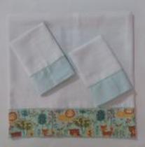 Kit De Fraldas (Babete) Com 03 Peças Sendo 02 De Boca e 01 De Ombro Com Barra Estampada Menino