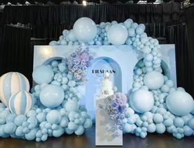 Kit de guirlanda de balões Pinbra em azul pastel com recheio duplo Kit de guirlanda de balões Pinbra em azul pastel com recheio duplo