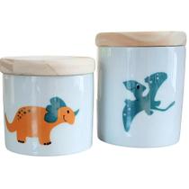 Kit de Higiene para Bebê Dinossauro com 2 Potes de Porcelana e Tampas de Pinus