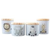 Kit de Higiene para Bebê Safari com 4 Potes de Porcelana e Tampas de Pinus Kit de Higiene para Bebê Safari com 4 Potes de Porcelana e Tampas de Pinus
