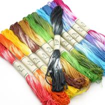 Kit de Meadas Cores Vivas com Branco para Bordar Tingimento Artesanal - 12 unidades Kit de Meadas Cores Vivas com Branco para Bordar Tingimento Artesanal - 12 unidades