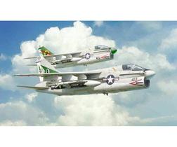 Kit de modelos Italeri 1411 LTV A-7E Corsair II Marinha dos EUA e Grécia 1/72