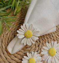 kit de porta guardanapos de margaridas e argolas de madeira