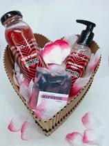 Kit de Sedução HYPNOTIC com Sabonete, Geléia de Banho e Óleo de Massagem Kit de Sedução HYPNOTIC com Sabonete, Geléia de Banho e Óleo de Massagem