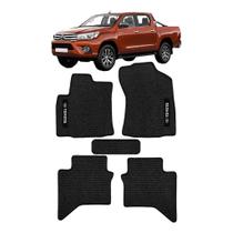 Kit de tapetes 5 peças específico Hilux 2017 18 19 ... 22 23 2024 Carpete Preto Kit de tapetes 5 peças específico Hilux 2017 18 19 ... 22 23 2024 Carpete Preto