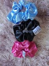 Kit de três xuxinhas azul preto e rosa. Kit de três xuxinhas azul preto e rosa.