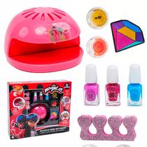 Kit De Unhas Infantil Miraculous Ladybug Com Esmaltes Atóxicos E Secador Portátil Kit De Unhas Infantil Miraculous Ladybug Com Esmaltes Atóxicos E Secador Portátil