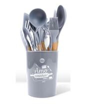 Kit de Utensílios com 12 Peças em Silicone Cinza com Cabo em Madeira 28x9,5cm - Dolce Home Kit de Utensílios com 12 Peças em Silicone Cinza com Cabo em Madeira 28x9,5cm - Dolce Home
