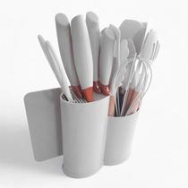 Kit de Utensílios de Cozinha 19 Peças em Silicone com Cabos de Madeira e Organizador Oval - Branco