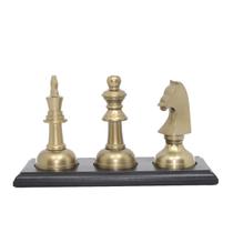 Kit Decoração Chess Gold - Cavalo, Rainha e Rei em Alumínio Base de Madeira