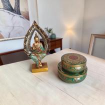 Kit Decorativo 2 Latas e Enfeite Decorativo Estátua Buda Hindu Tibetano Meditação Chakras Kit Decorativo 2 Latas e Enfeite Decorativo Estátua Buda Hindu Tibetano Meditação Chakras
