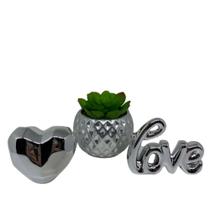 Kit decorativo com coração e palavra LOVE pequenos e vaso prata