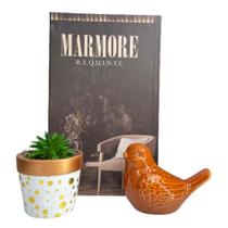 Kit decorativo livro mármore + vaso bolinha + pássaro marrom